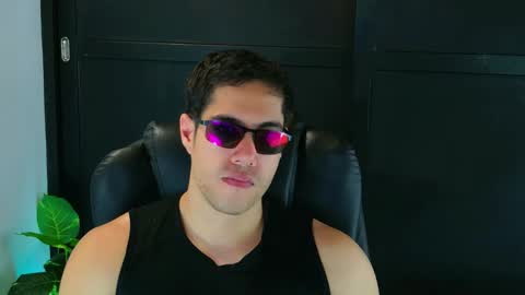 camara110 online show from 02/20/25, 03:23