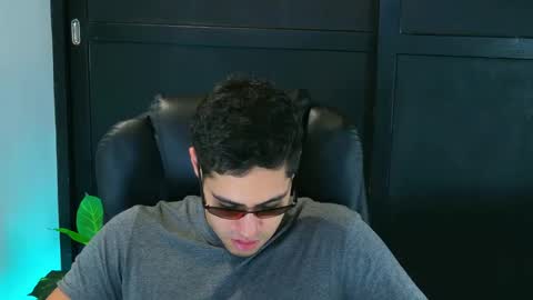 camara110 online show from 02/20/25, 07:19