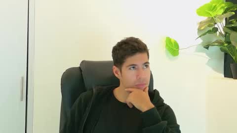 Snapshot of camara110 chatting on 11/04/25, 11:04 camara110 online show from 11/04/25, 11:04