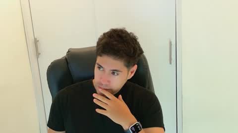 Snapshot of camara110 chatting on 12/23/25, 03:59 camara110 online show from 12/23/25, 03:59