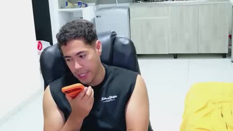 Snapshot of camara110 chatting on 02/26/26, 02:10 camara110 online show from 02/26/26, 02:10