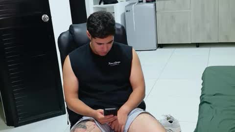 Snapshot of camara110 chatting on 03/27/26, 03:01 camara110 online show from 03/27/26, 03:01