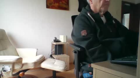 Snapshot of camcologne chatting on 01/19/25, 02:59 camcologne online show from 01/19/25, 02:59