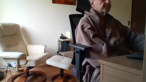 Snapshot of camcologne chatting on 11/04/25, 10:36 camcologne online show from 11/04/25, 10:36