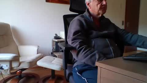 Snapshot of camcologne chatting on 11/21/25, 09:30 camcologne online show from 11/21/25, 09:30