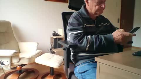 Snapshot of camcologne chatting on 11/26/25, 10:16 camcologne online show from 11/26/25, 10:16