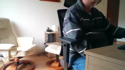 Snapshot of camcologne chatting on 11/28/25, 10:18 camcologne online show from 11/28/25, 10:18