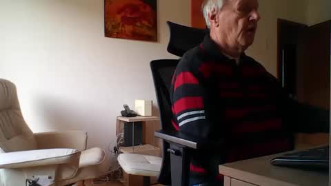 Snapshot of camcologne chatting on 12/16/25, 10:31 camcologne online show from 12/16/25, 10:31