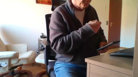 camcologne online show from 04/22/26, 07:55