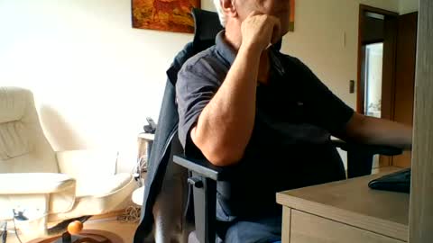 Snapshot of camcologne chatting on 06/14/26, 10:28 camcologne online show from 06/14/26, 10:28