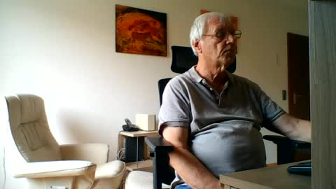 Snapshot of camcologne chatting on 06/17/26, 07:11 camcologne online show from 06/17/26, 07:11