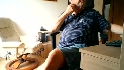 Snapshot of camcologne chatting on 06/30/26, 09:21 camcologne online show from 06/30/26, 09:21