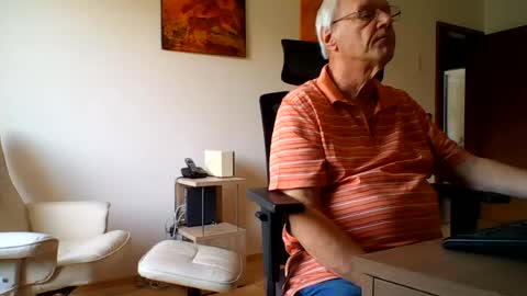 Snapshot of camcologne chatting on 07/10/26, 10:40 camcologne online show from 07/10/26, 10:40