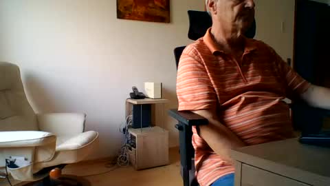 Snapshot of camcologne chatting on 07/17/26, 08:10 camcologne online show from 07/17/26, 08:10