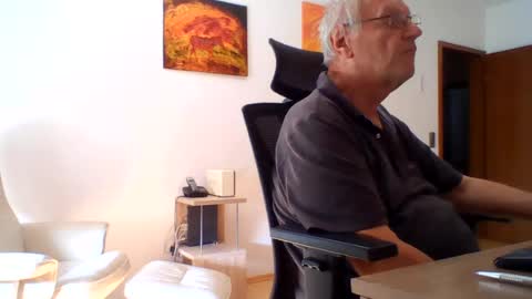 Snapshot of camcologne chatting on 07/25/26, 03:42 camcologne online show from 07/25/26, 03:42