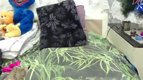 Snapshot of camdiva1 chatting on 02/14/25, 06:40 CamDiva1 online show from 02/14/25, 06:40