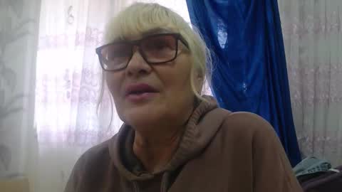 Snapshot of camdiva1 chatting on 10/13/25, 08:14 CamDiva1 online show from 10/13/25, 08:14