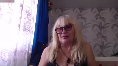 Snapshot of camdiva1 chatting on 11/21/25, 07:29 CamDiva1 online show from 11/21/25, 07:29