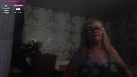 Snapshot of camdiva1 chatting on 11/30/25, 07:18 CamDiva1 online show from 11/30/25, 07:18