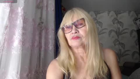Snapshot of camdiva1 chatting on 12/15/25, 01:10 CamDiva1 online show from 12/15/25, 01:10