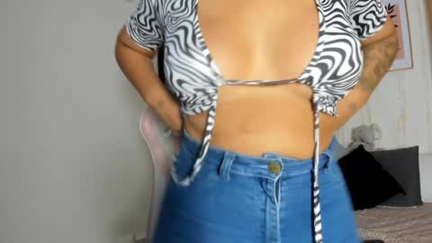 Snapshot of cameroncollinss chatting on 01/11/25, 07:38 Cameron online show from 01/11/25, 07:38