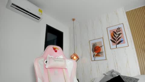 Snapshot of cameroncollinss chatting on 01/19/25, 10:39 Cameron online show from 01/19/25, 10:39