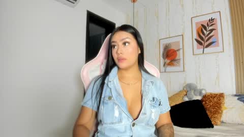 Snapshot of cameroncollinss chatting on 01/24/25, 07:39 Cameron online show from 01/24/25, 07:39