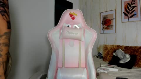 Snapshot of cameroncollinss chatting on 01/27/25, 07:24 Cameron online show from 01/27/25, 07:24