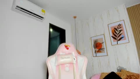 Snapshot of cameroncollinss chatting on 02/19/25, 02:12 Cameron online show from 02/19/25, 02:12