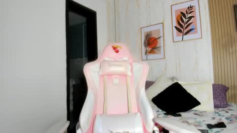 Snapshot of cameroncollinss chatting on 03/06/25, 10:58 Cameron online show from 03/06/25, 10:58