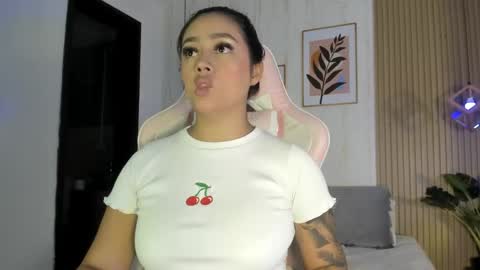 Snapshot of cameroncollinss chatting on 10/06/25, 07:55 Cameron online show from 10/06/25, 07:55