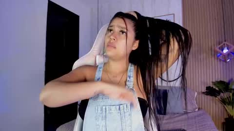 Snapshot of cameroncollinss chatting on 10/13/25, 07:36 Cameron online show from 10/13/25, 07:36