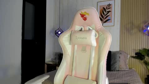 Snapshot of cameroncollinss chatting on 10/17/25, 08:44 Cameron online show from 10/17/25, 08:44