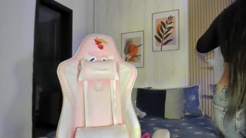 Snapshot of cameroncollinss chatting on 10/25/25, 07:52 Cameron online show from 10/25/25, 07:52