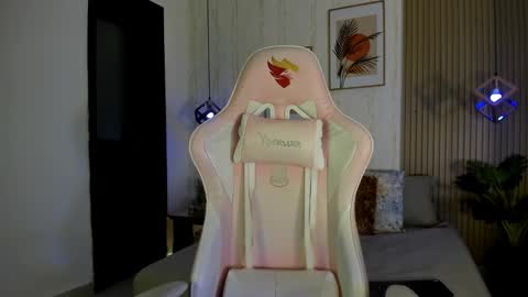 Snapshot of cameroncollinss chatting on 11/16/25, 07:52 Cameron online show from 11/16/25, 07:52