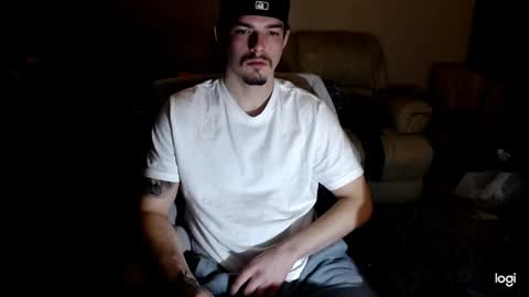 Snapshot of camerondt chatting on 01/01/25, 03:02 camerondt online show from 01/01/25, 03:02