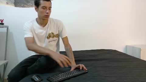 Snapshot of cameronsilverman chatting on 06/08/26, 08:09 cameronsilverman online show from 06/08/26, 08:09