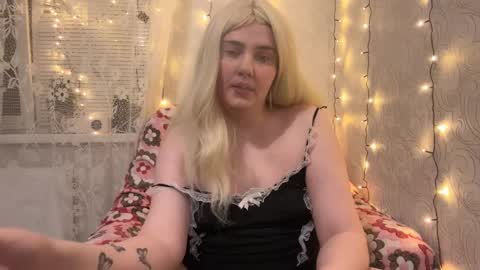 Snapshot of camgirl_xx chatting on 01/20/25, 05:59 Marta online show from 01/20/25, 05:59