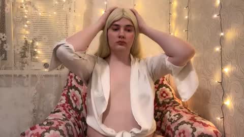 Snapshot of camgirl_xx chatting on 01/21/25, 08:54 Marta online show from 01/21/25, 08:54