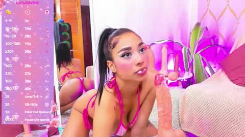 Snapshot of cami_evanns chatting on 10/23/25, 02:11 Camila online show from 10/23/25, 02:11