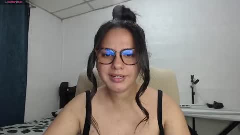 Snapshot of cami_valbuena chatting on 07/30/26, 01:04 Camila Valbuena online show from 07/30/26, 01:04