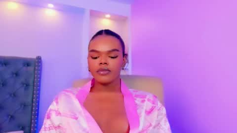 Snapshot of camiestrada chatting on 09/21/25, 02:13 camiestrada online show from 09/21/25, 02:13