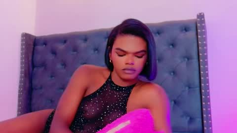 Snapshot of camiestrada chatting on 10/01/25, 10:05 camiestrada online show from 10/01/25, 10:05