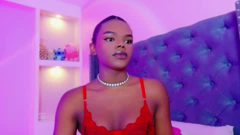 Snapshot of camiestrada chatting on 10/19/25, 11:05 camiestrada online show from 10/19/25, 11:05