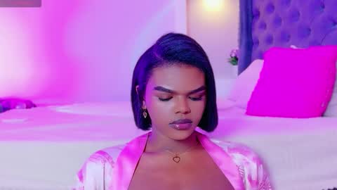 Snapshot of camiestrada chatting on 10/24/25, 01:24 camiestrada online show from 10/24/25, 01:24