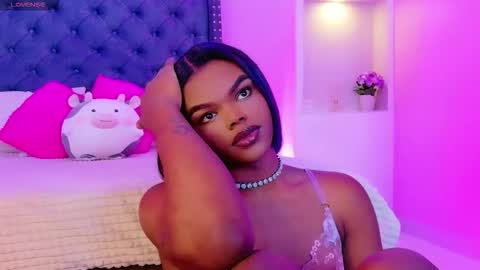 Snapshot of camiestrada chatting on 11/10/25, 02:54 camiestrada online show from 11/10/25, 02:54