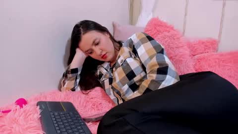 Snapshot of camiilalopee chatting on 01/28/25, 10:01 Camii Lopez online show from 01/28/25, 10:01