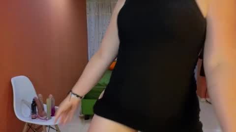 Snapshot of camil_milfdream chatting on 10/12/25, 10:47 Camil online show from 10/12/25, 10:47