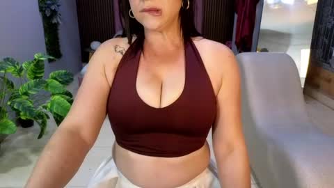 Snapshot of camil_milfdream chatting on 04/25/26, 11:13 Camil online show from 04/25/26, 11:13