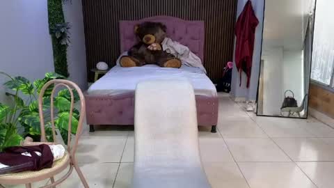 Snapshot of camil_milfdream chatting on 04/25/26, 01:41 Camil online show from 04/25/26, 01:41